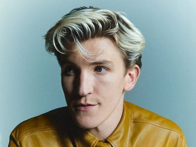 ewan mitchell